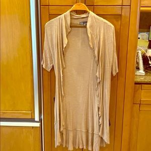 Women’s cardigan lightly used 🌺